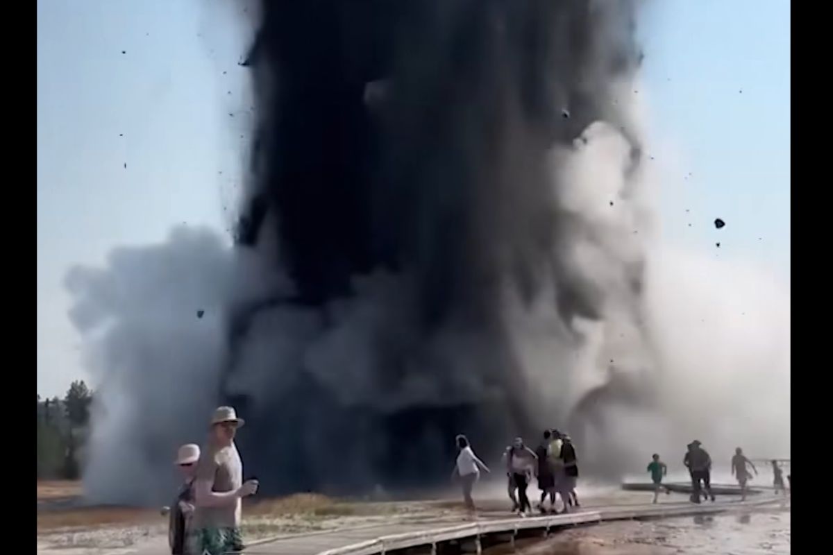 Yellowstone_esplosione_idrotermale