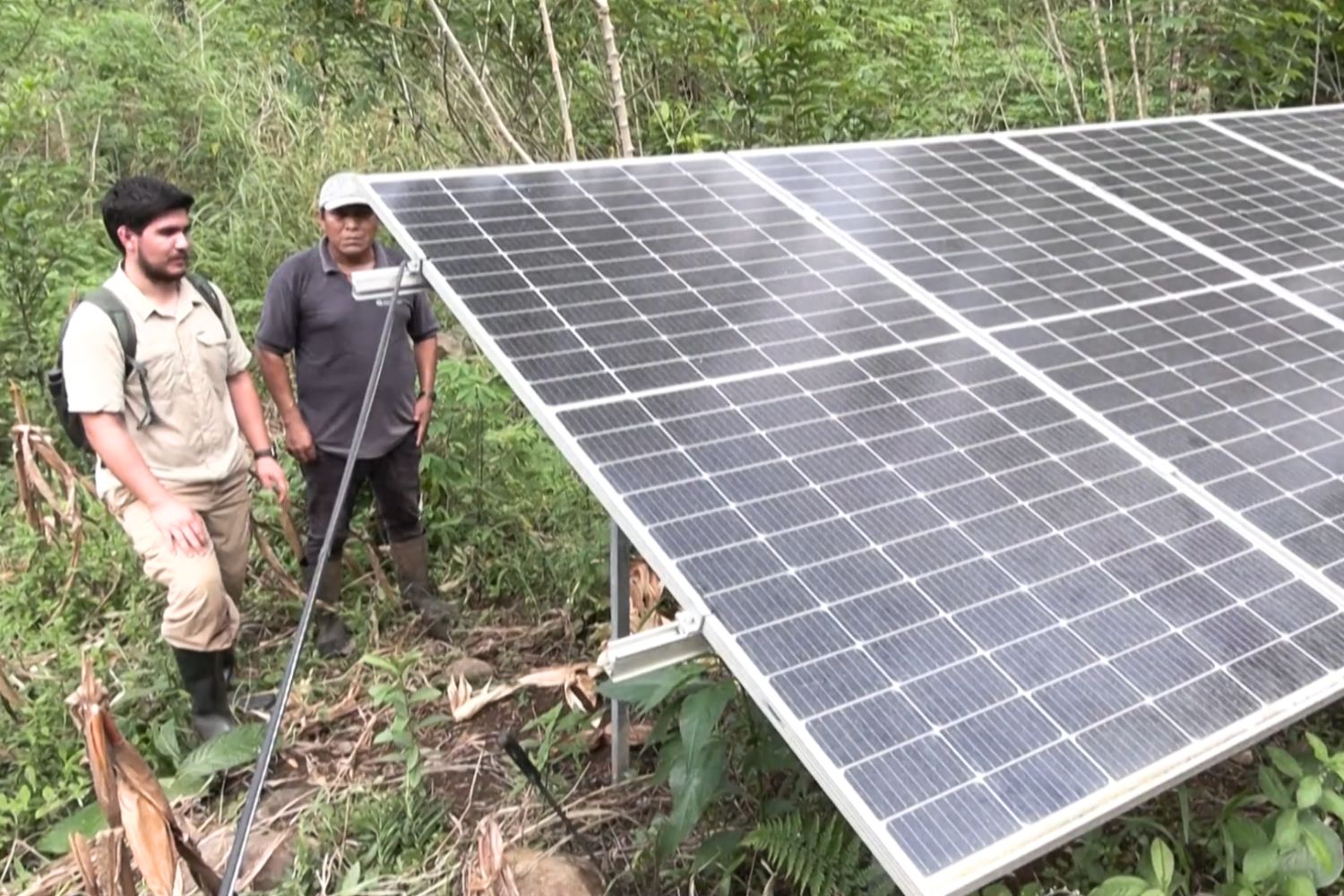 Eau potable directement dans le village de cette communauté indigène du Costa Rica grâce à un système de panneaux solaires