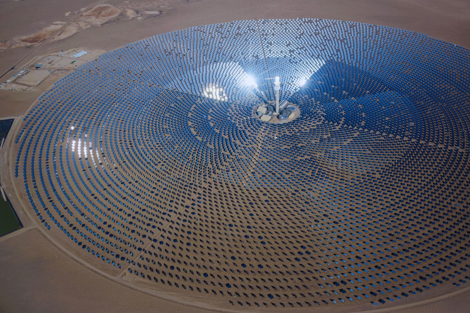 Énergie solaire concentrée : c'est ainsi qu'a été gaspillée l'énorme centrale thermodynamique du désert du Nevada qui produit de l'énergie même la nuit