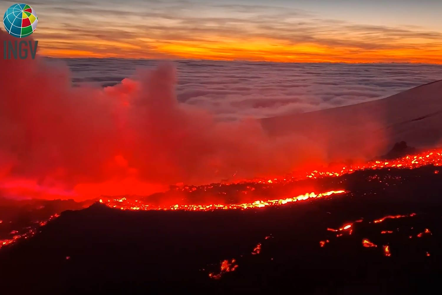 Etna donne toujours le spectacle, les images et les vidéos de l'éruption sont à couper le souffle