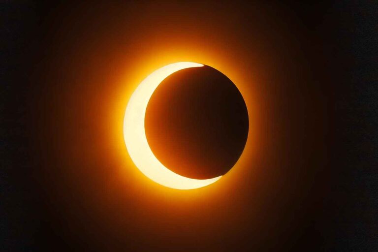 L'éclipse totale rare de la « lune de sang » arrive: où et quand elle sera visible en Italie