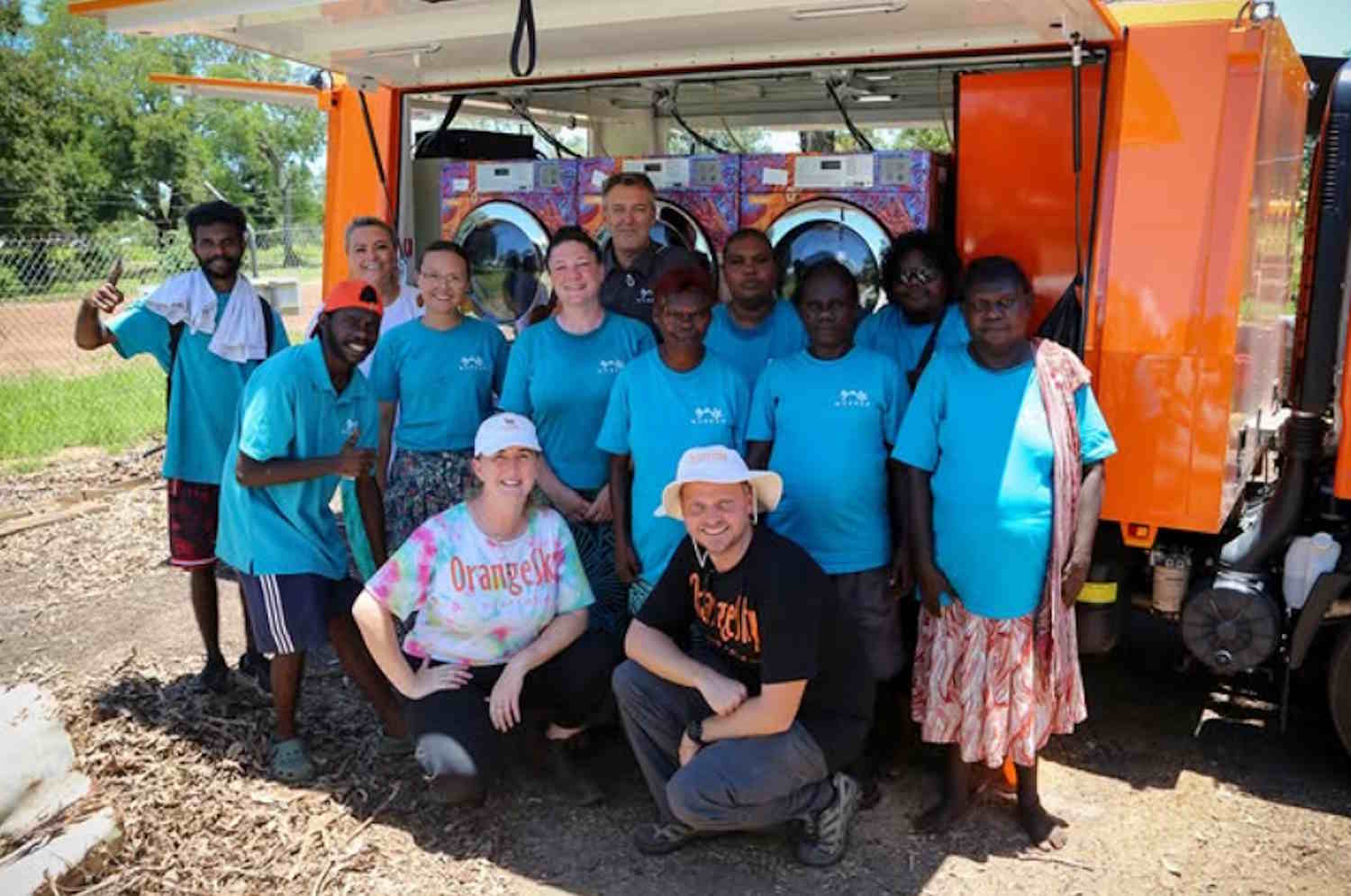 Ces gars ont transformé une camionnette en une buanderie mobile gratuite pour les sans-abri