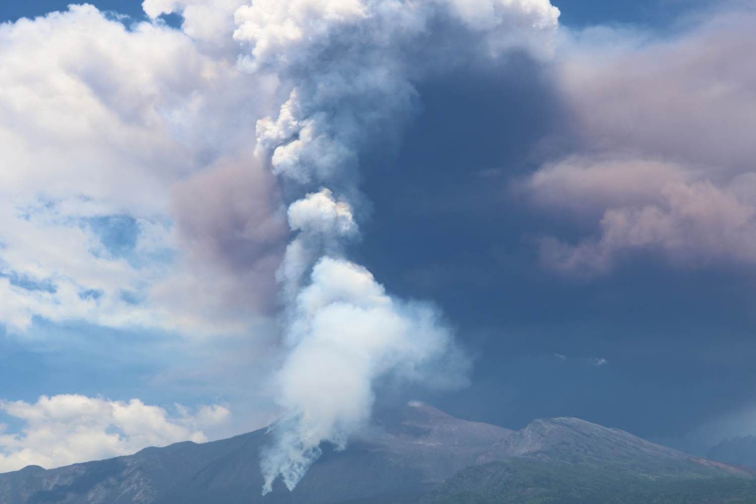 etna-crollo-cratere
