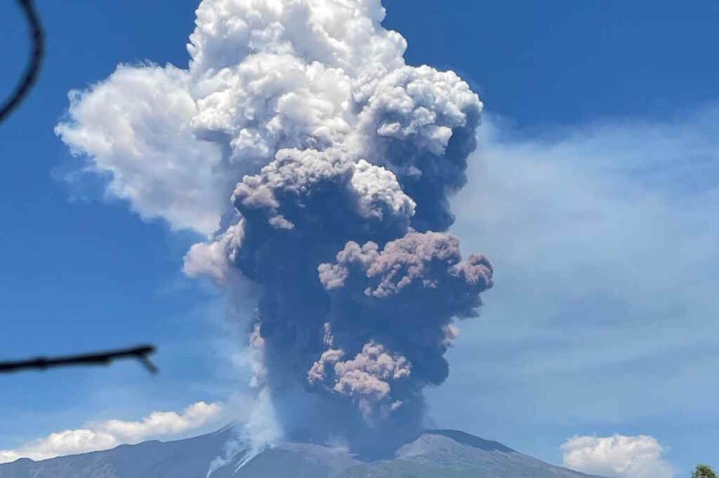 Etna Eruzioni 2 juin 2025