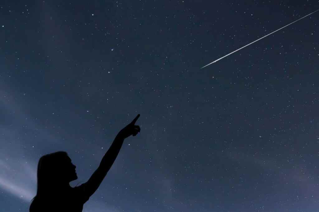 Étoiles affaissé en juin 2025