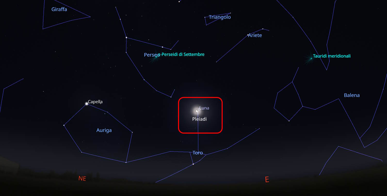 Lune immergée dans les Pléiades