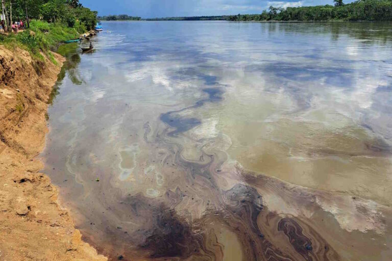 « Il a pollué et violé les droits de l'homme »: le géant du pétrole plus petrol sous accusation pour les dommages causés en Amazonie