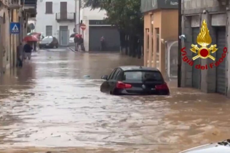 Glisses de terrain, inondations et panneaux noirs nord de l'Italie: il est alerte pour l'inondation du Seveso