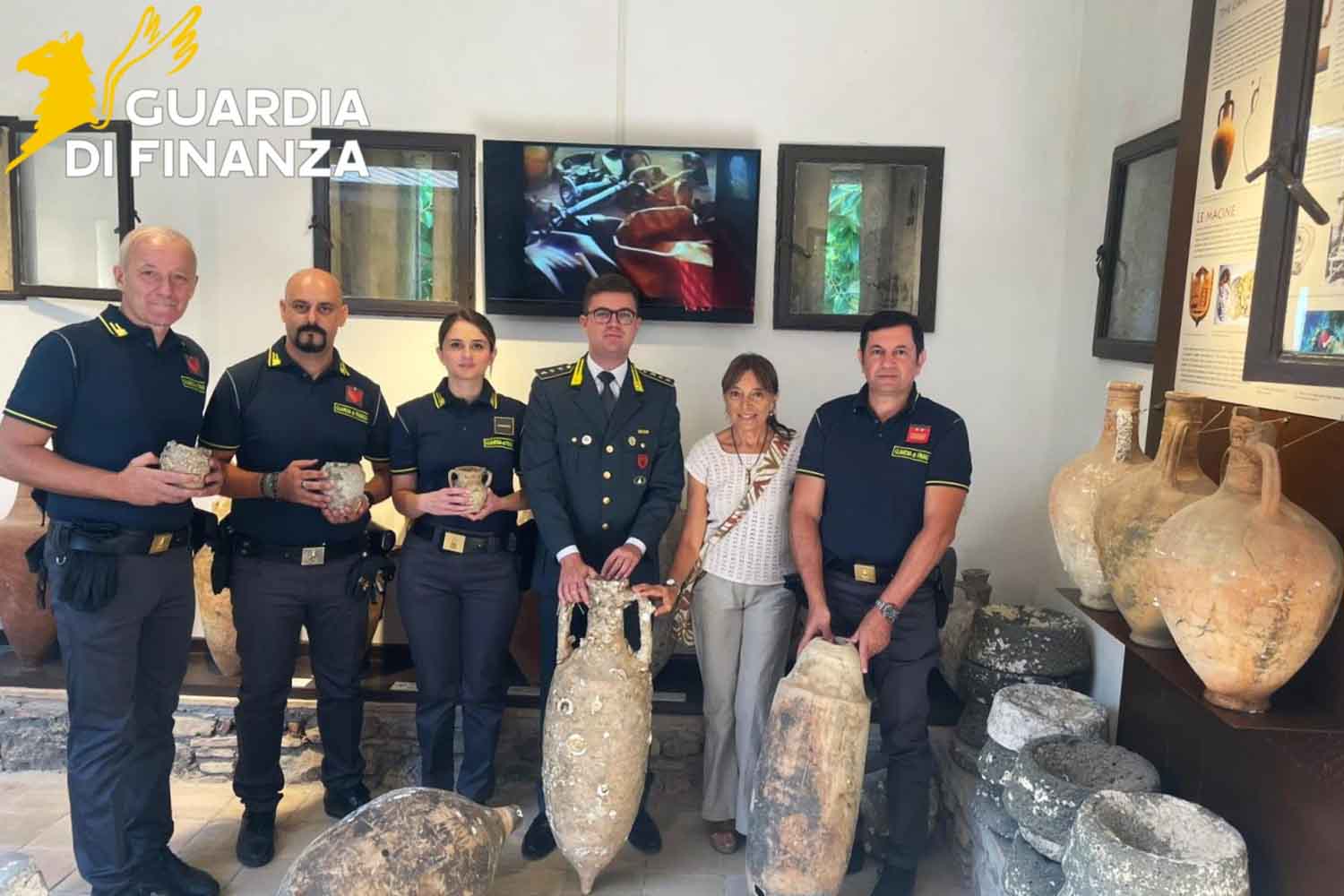 Anfore trovate a Messina Guardia di Finanza