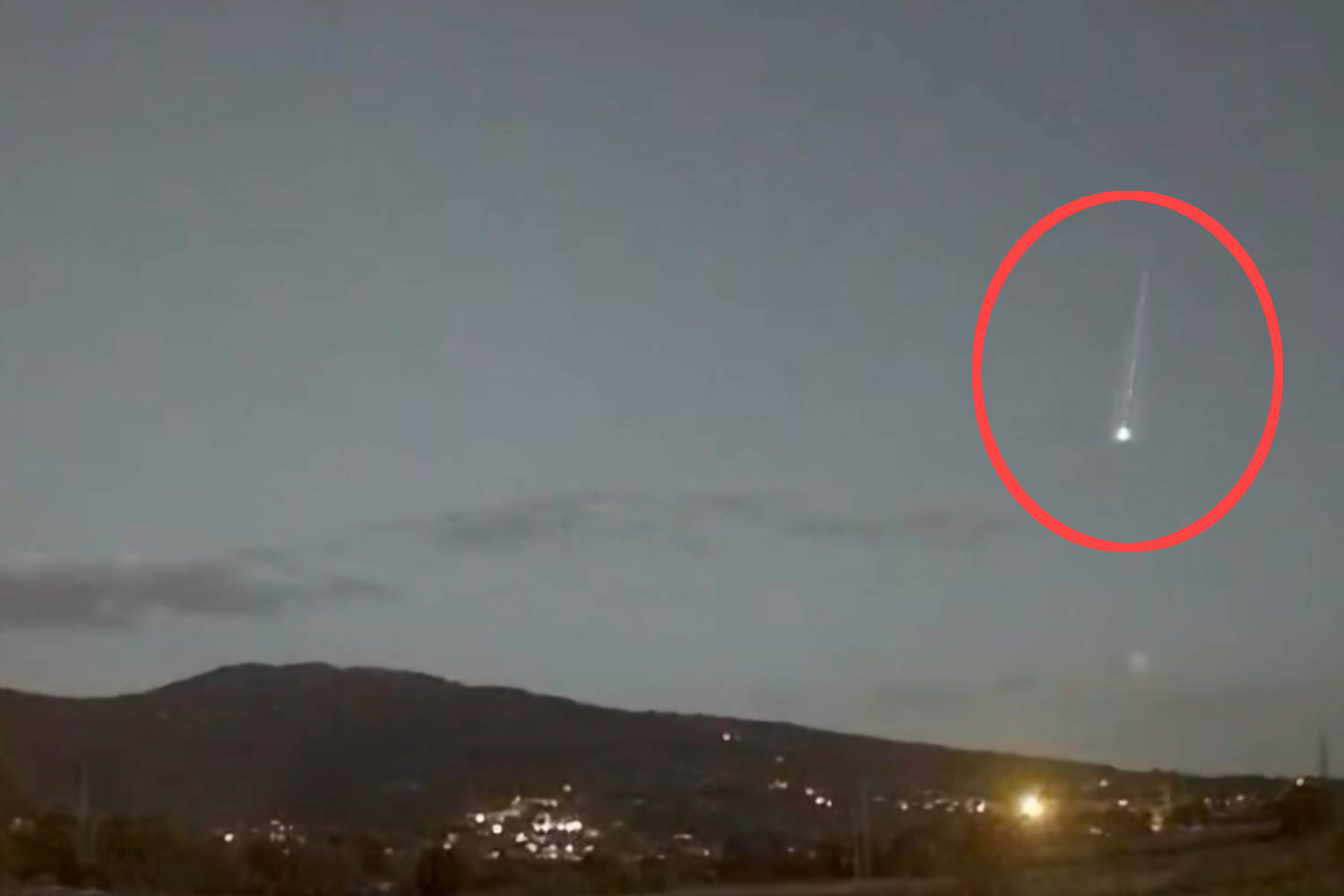 Une boule de feu très brillante traverse le ciel italien : voici les images les plus spectaculaires