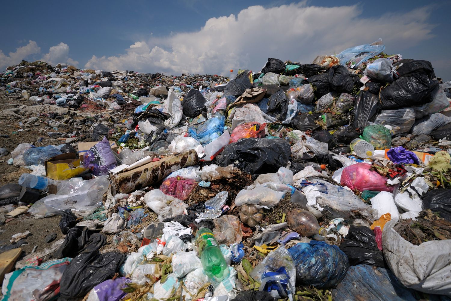 grecia rifiuti in discarica