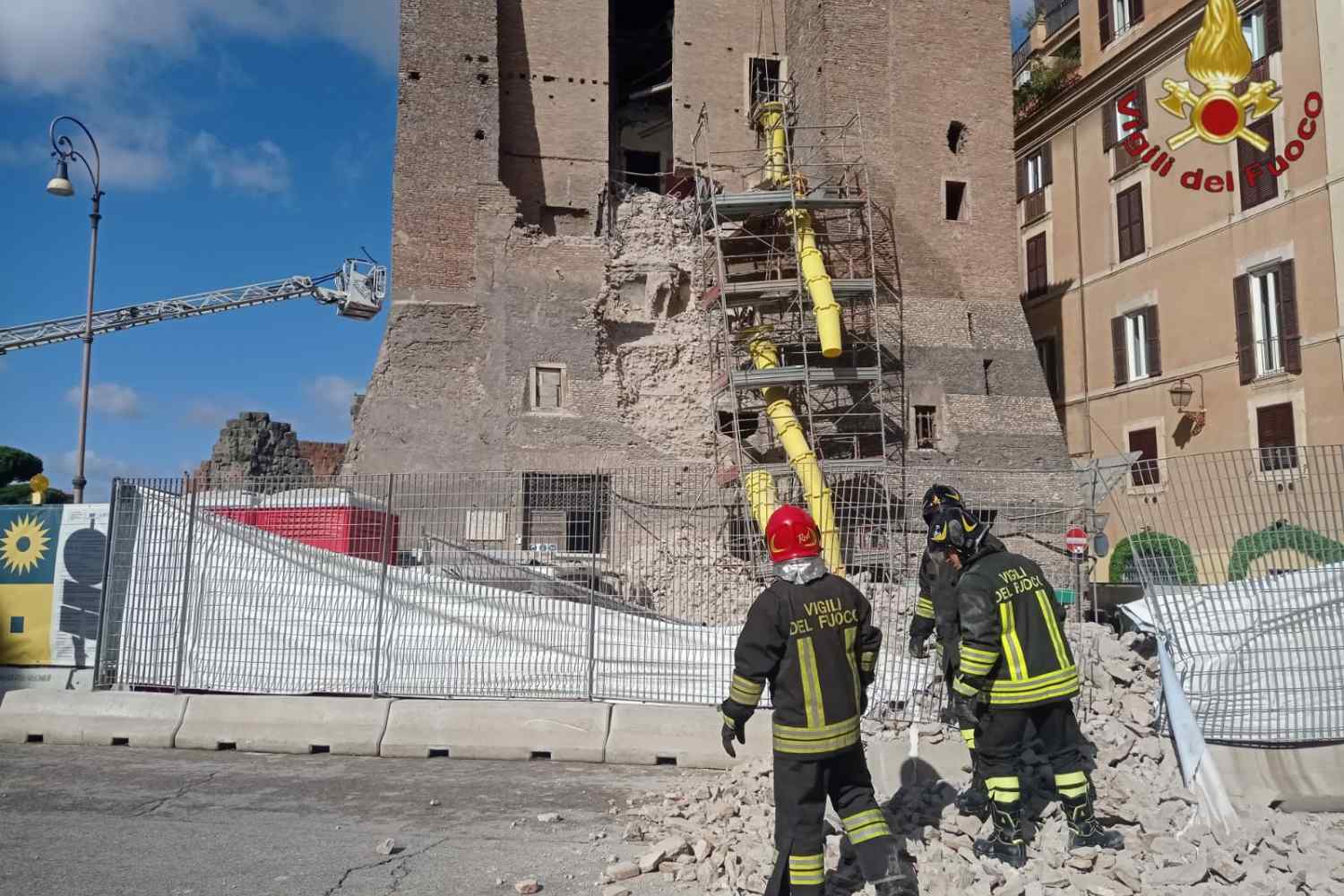 crollo torre dei conti