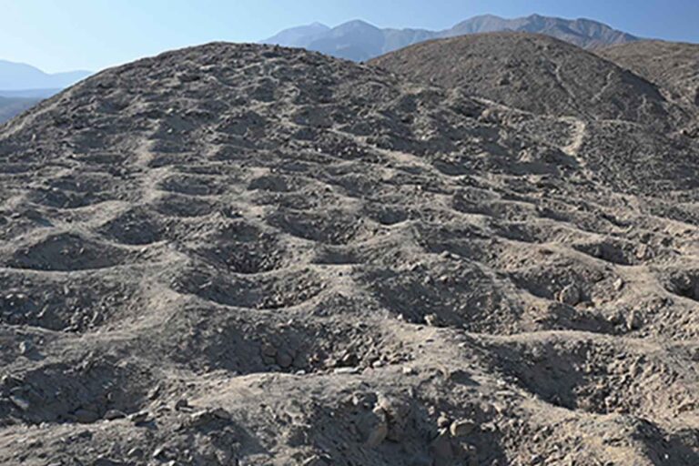 Le mystère des 5 200 trous du mont Sierpe au Pérou révélé par des scientifiques