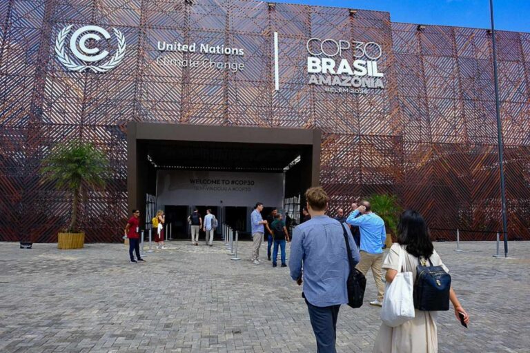 COP30 : la course à la sortie de l’ère fossile démarre doucement (et même l’Italie la retient)