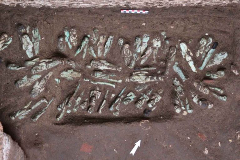 Le mystère du pharaon sans nom qui a duré 80 ans a été résolu grâce à 225 figurines qui changent l'histoire de l'Egypte ancienne