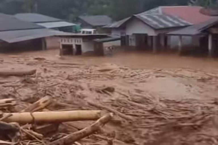 Plus de 500 morts et plus de 290 000 personnes déplacées par des inondations record à Sumatra : voici le visage le plus brutal de la crise climatique