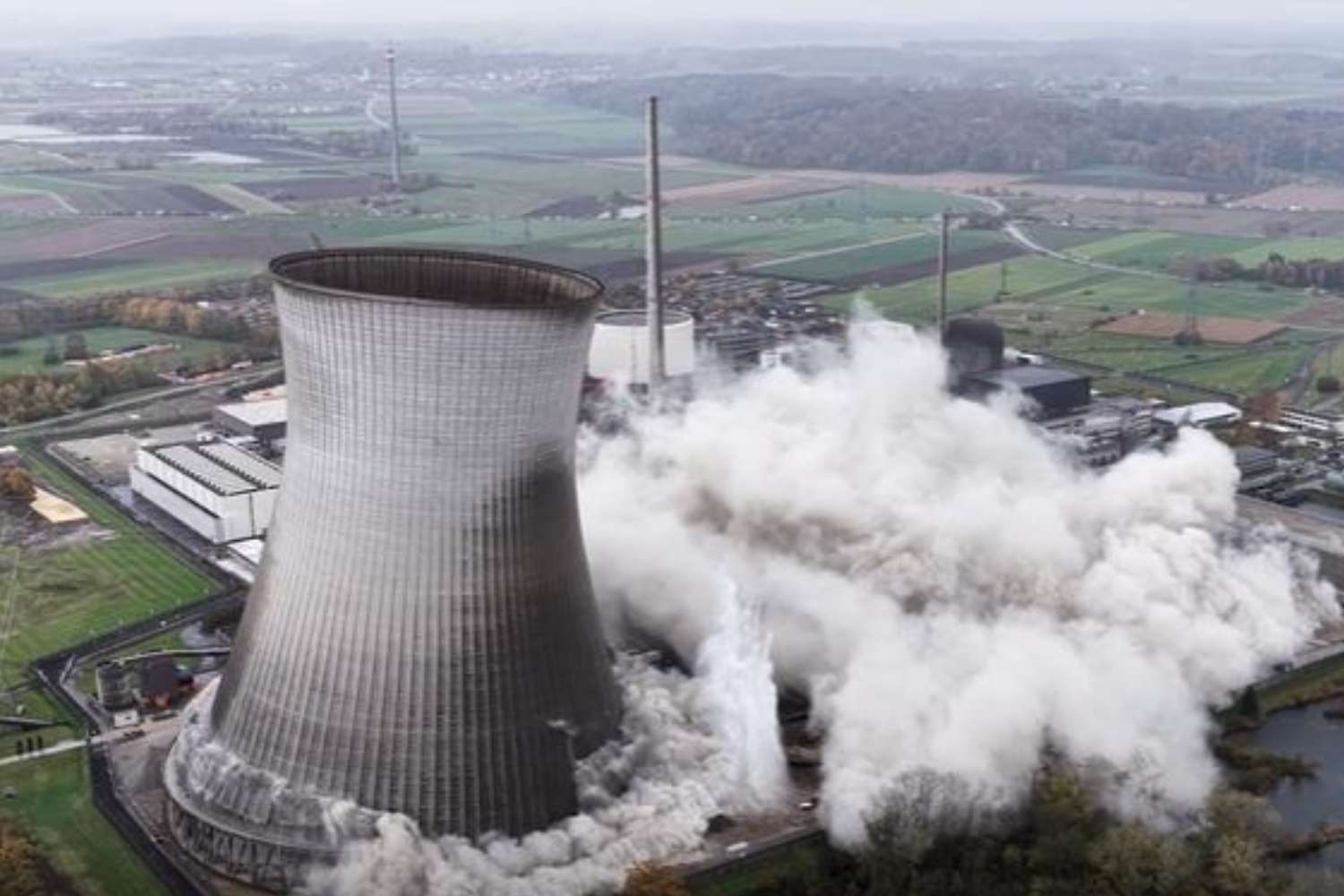 centrale nucleare demolita