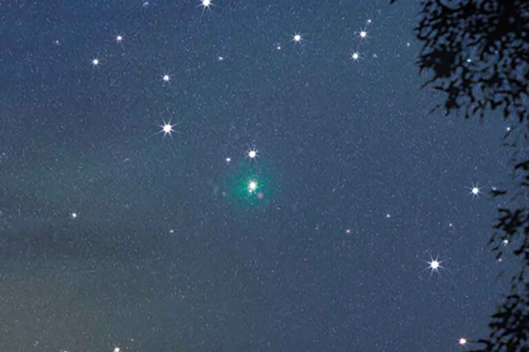 Vous souhaitez photographier une comète ? Conseils et équipement nécessaires pour capturer des images spectaculaires