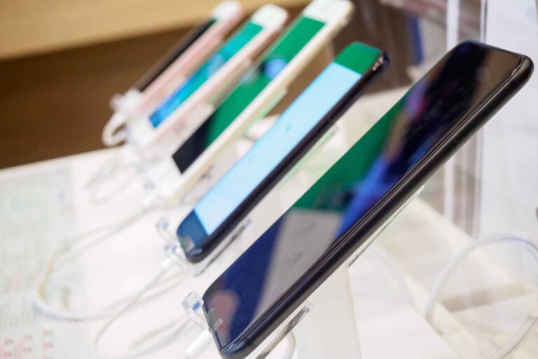 Apple dépasse Samsung pour la première fois en 14 ans pour devenir le smartphone le plus vendu au monde