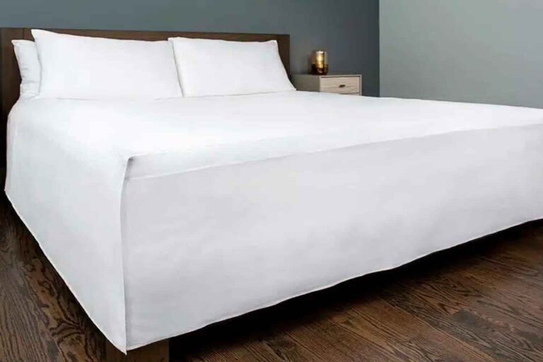 Cette invention primée de 750 000 $ révolutionne les draps-housses (et la façon dont nous fabriquons nos lits)