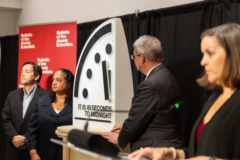 Horloge de la fin du monde : l'humanité n'a jamais été aussi proche de minuit, à seulement 85 secondes de la fin