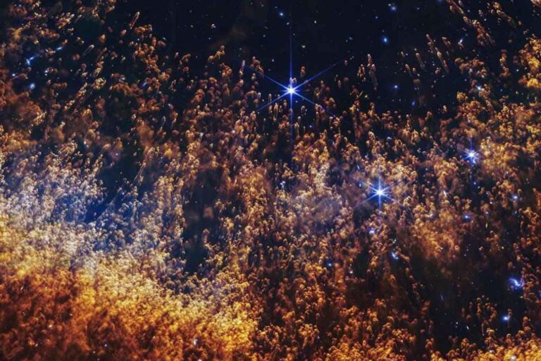 Le dernier souffle d'une étoile : James Webb montre la nébuleuse de l'Hélix comme nous ne l'avons jamais vue