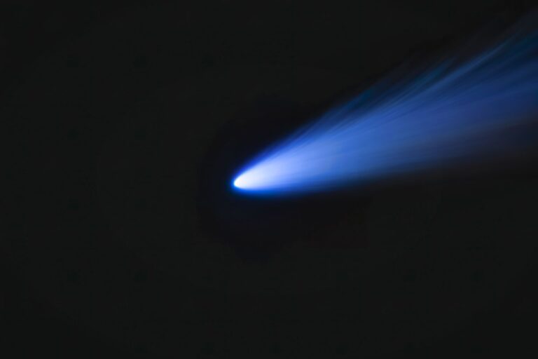 Quatre astronomes amateurs ont découvert une nouvelle comète, elle pourrait être la plus brillante de 2026