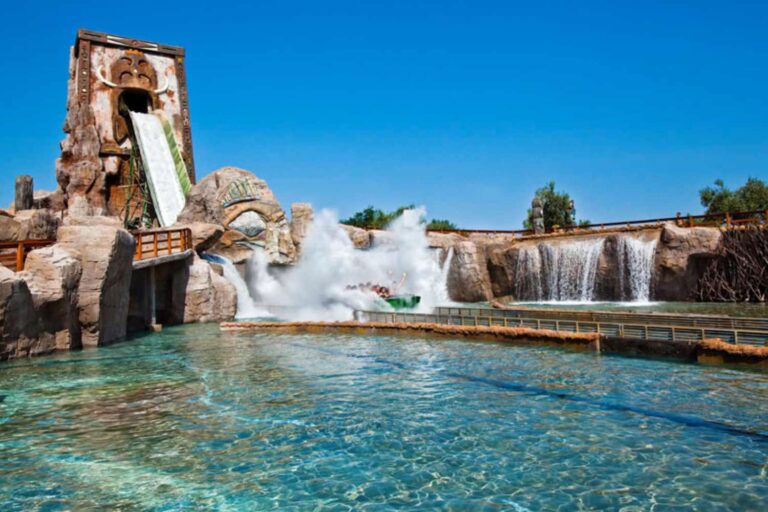 Déchets incendiés et stations d'épuration inadéquates : début des saisies pour Etnaland, le plus grand parc aquatique de Sicile