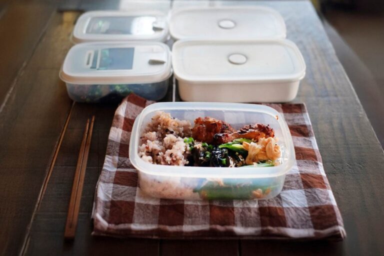 Adieu le plastique jetable au bar ou au restaurant : bientôt vous pourrez apporter votre propre contenant réutilisable, je vous expliquerai quand