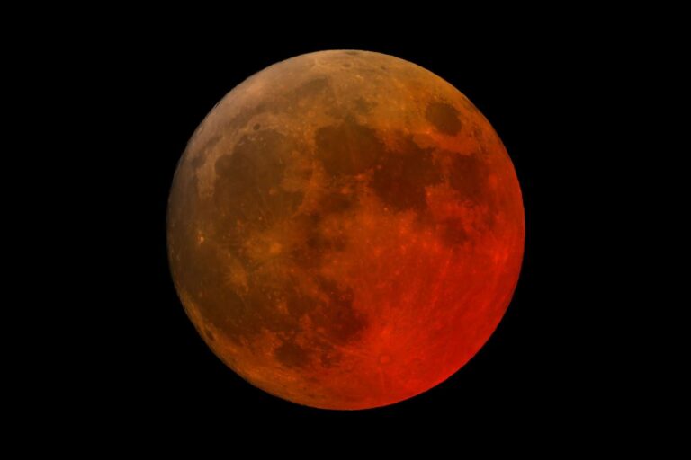 Les images époustouflantes de la Lune de Sang qui a enchanté la planète