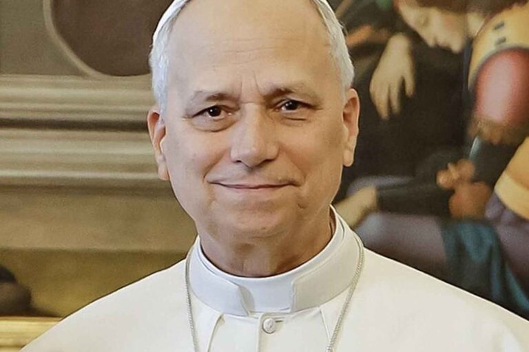 Le pape Léon XIV exhorte les prêtres à ne pas utiliser ChatGPT pour rédiger leurs sermons (mais à utiliser l'IA pour traduire les messes)