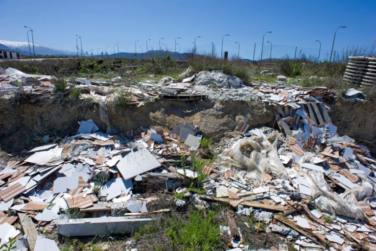 Trafic illicite de déchets et catastrophe environnementale au Pays des Incendies : confiscation d'une valeur de 205 millions (également entre la Calabre et le Latium)