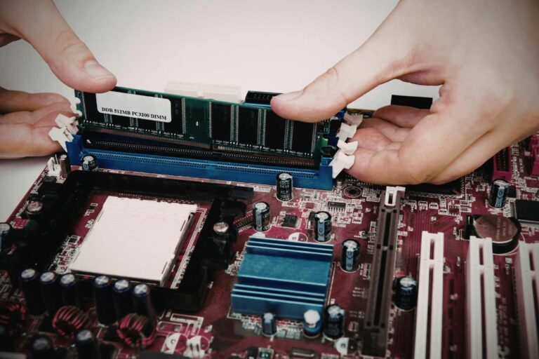 Les smartphones et les ordinateurs portables sont de plus en plus chers : RAM, SSD et processeurs font monter les prix en flèche