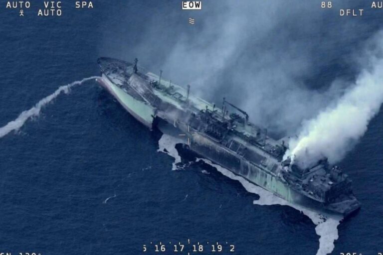 Alerte pour le méthanier russe (chargé de gaz) à la dérive près de Linosa : il existe un risque de catastrophe environnementale en Méditerranée