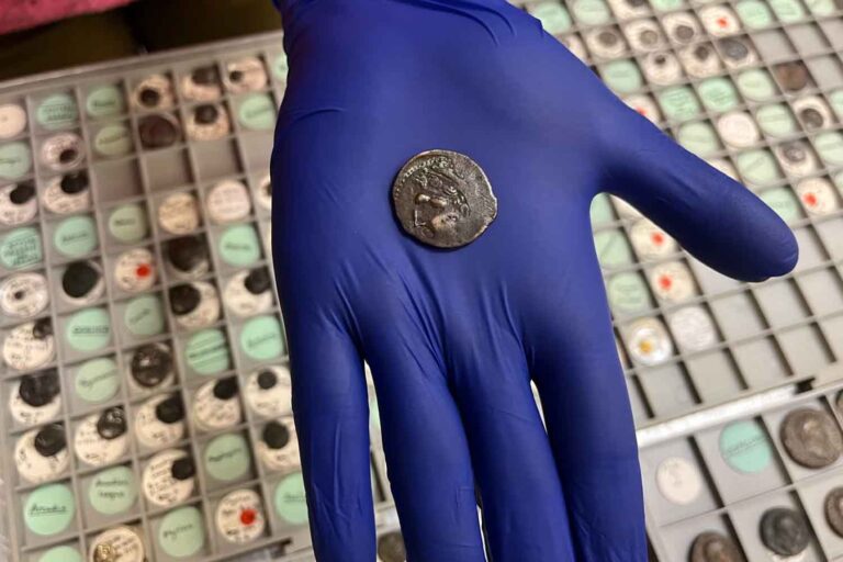 Ce sou utilisé pour payer un bus dans les années 1950 s'est avéré être une pièce phénicienne vieille de 2 000 ans.