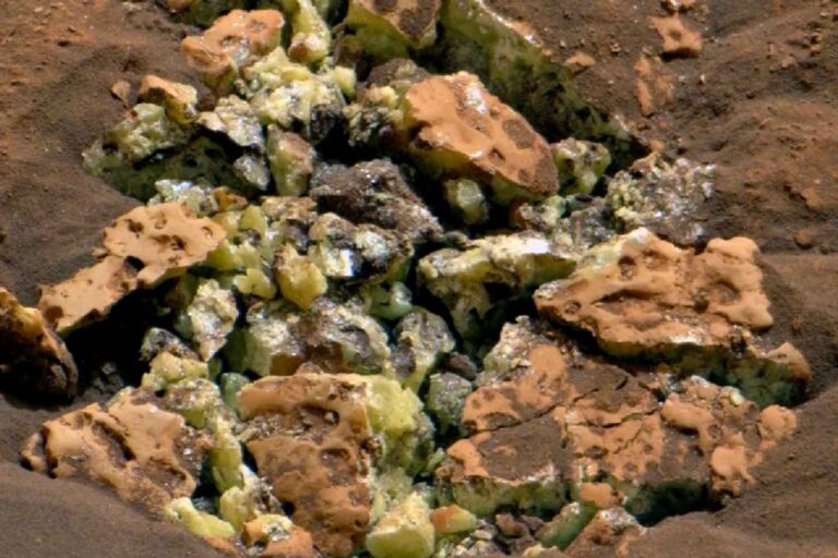 Curiosity brise un rocher sur Mars et découvre quelque chose auquel personne ne s'attendait