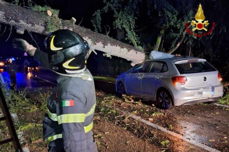 L'Italie frappée par le vent : rafales records, chutes d'arbres et dégâts entre la Lombardie et la Ligurie (avec de faibles niveaux de neige également au centre)