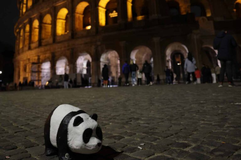 Le monde s'éteint : du Colisée au Maschio Angioino, les monuments les plus emblématiques dans le noir pour Earth Hour