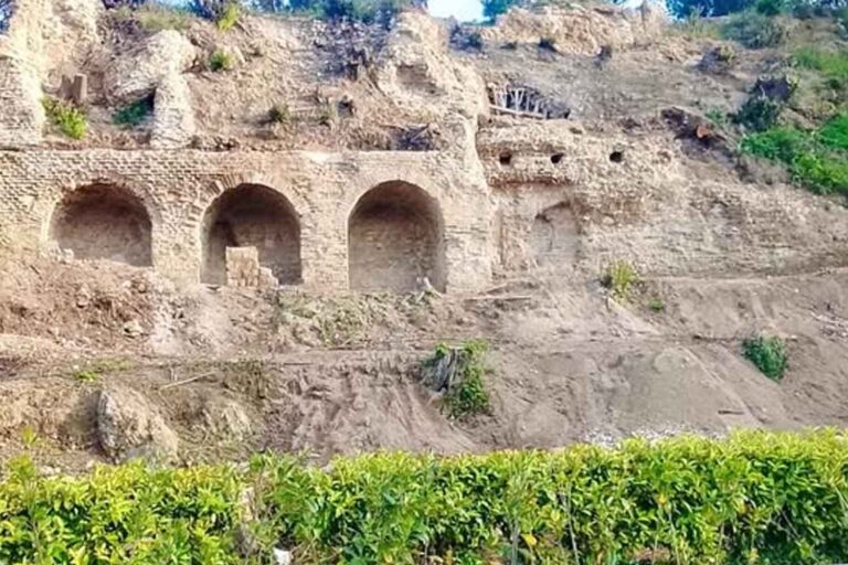 Une villa romaine surplombant la mer réapparaît à Bacoli : la grande beauté retrouvée (dans un bien confisqué à la Camorra)