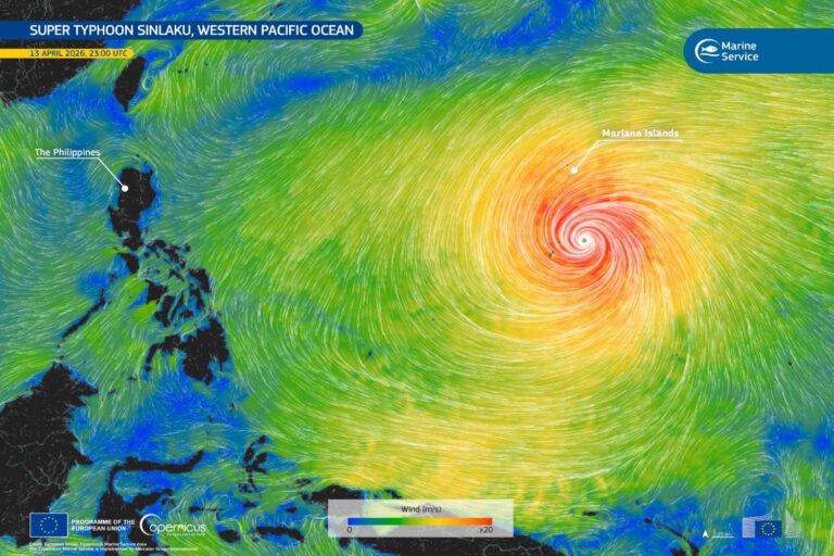 Alerte maximale au super typhon Sinlaku : des vents allant jusqu'à 290 km/h menacent les Mariannes (et les images satellites sont impressionnantes)