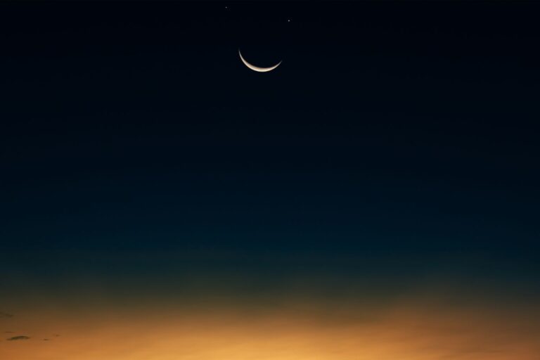 Préparons-nous à deux aurores spéciales, la Lune offrira un spectacle avec de merveilleux « baisers célestes »