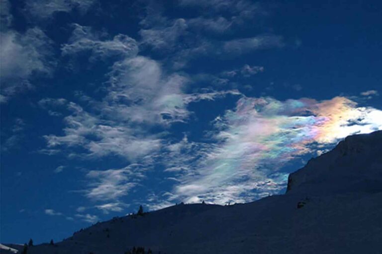 Nuages ​​arc-en-ciel : le phénomène rare et spectaculaire des nuages ​​irisés après la pluie ?
