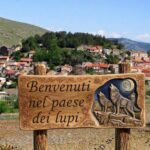 Dans les Abruzzes, il y a désormais le « Pays des Loups » : le choix de ce petit village est la réponse la plus puissante au massacre et au climat de haine
