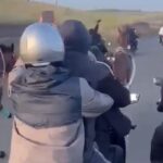 Scènes effrayantes de la guérilla à Catane, course clandestine avec des fusils et des kalachnikovs : deux chevaux saisis