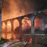 Un incendie détruit une étable dans la région de Milan, les pompiers sauvent 510 vaches laitières piégées dans les flammes