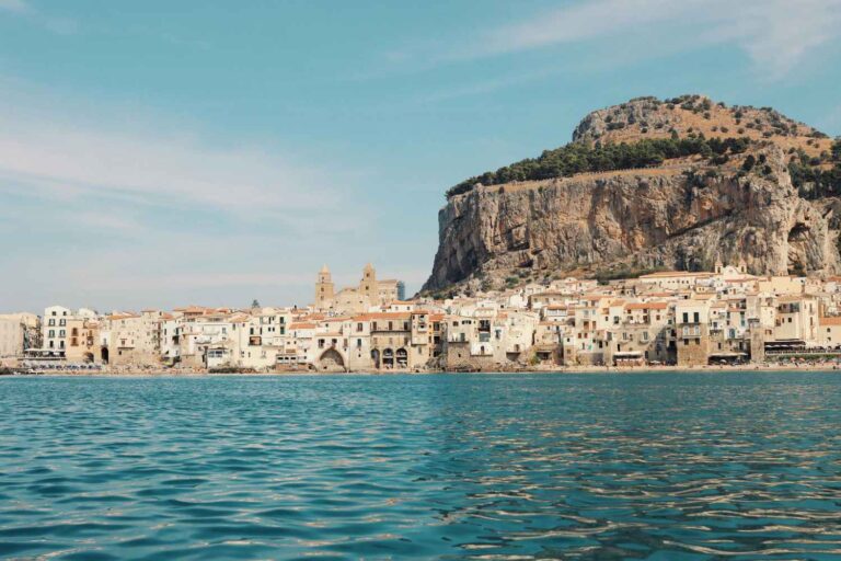 Enfin l’UE pense à ses îles et à ses côtes avec un plan sans précédent contre le dépeuplement et la crise climatique