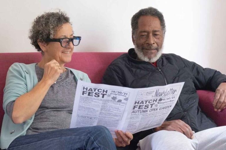 Nouvelles lunettes avec IA pour la démence : elles « voient » des objets avec des étiquettes projetées sur les verres pour améliorer la vie des personnes souffrant d'Alzheimer (et pas seulement)