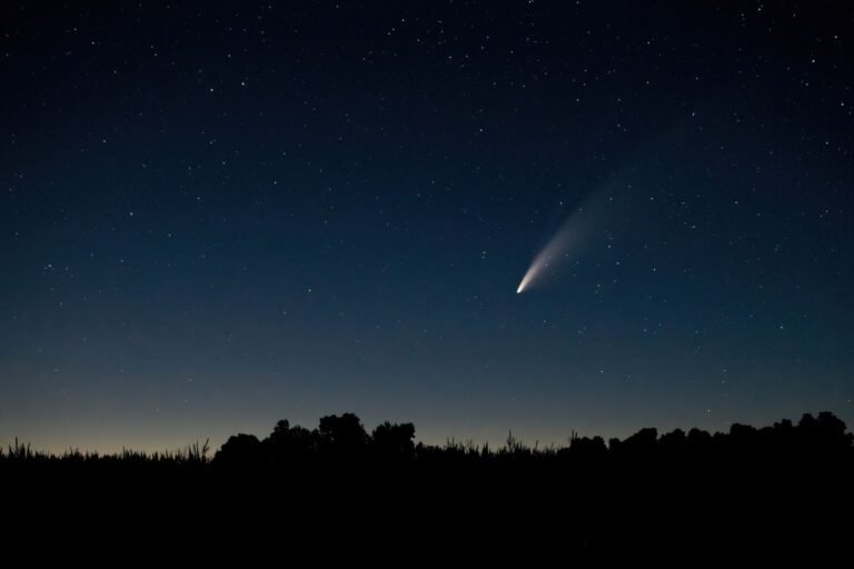 Alignement des planètes : quand pourra-t-on voir la Lune, Vénus et Jupiter ensemble ?