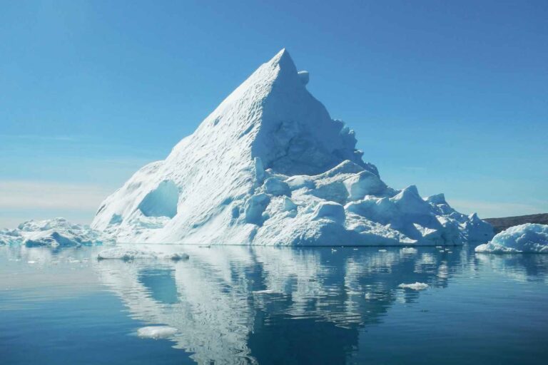 Montagnes flottantes et oasis dans la boue : voici comment le climat change au plus profond de l'Arctique