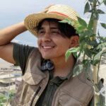 Le Plant Boy qui lutte contre la désertification au Pérou (invitant tout le monde sur les réseaux sociaux à planter des arbres sur les collines arides)
